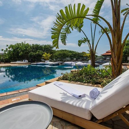 Hotel The Capital Zimbali Ballito Exteriér fotografie The pool at the hotel