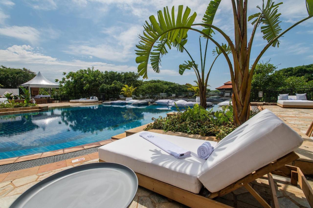 Hotel The Capital Zimbali Ballito Exteriér fotografie The pool at the hotel