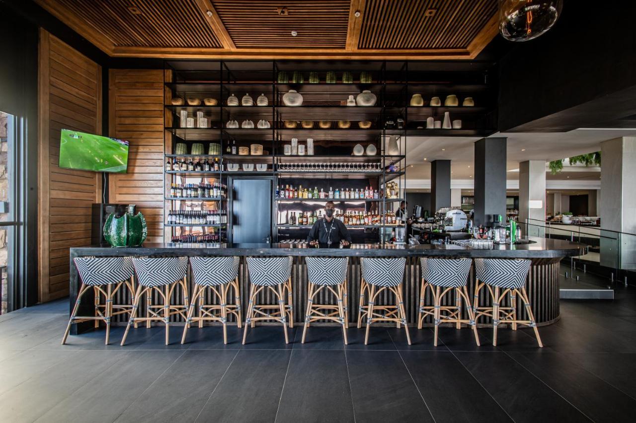 Hotel The Capital Zimbali Ballito Exteriér fotografie The bar at the restaurant