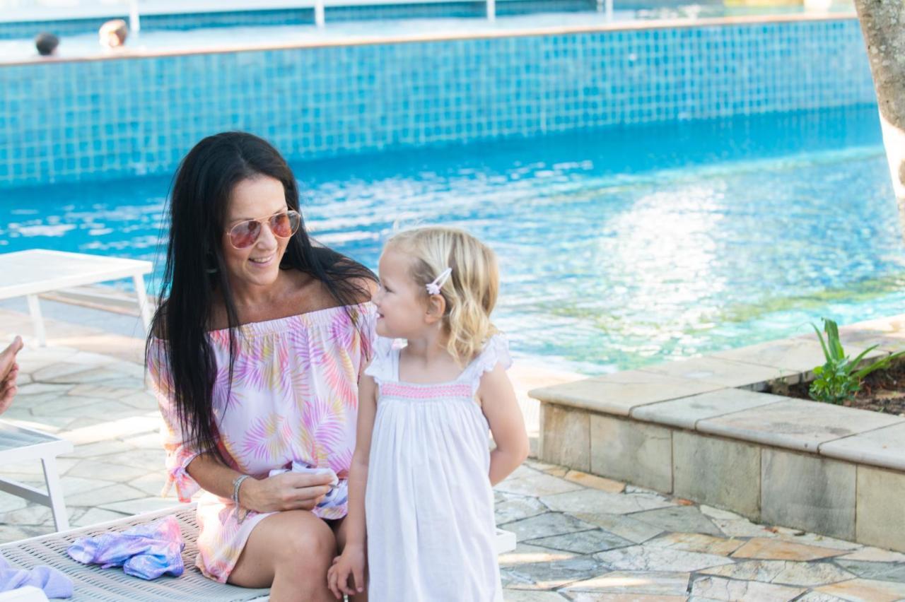 Hotel The Capital Zimbali Ballito Exteriér fotografie A mother and her daughter