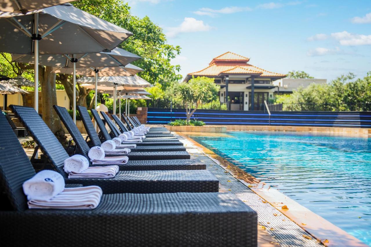 Hotel The Capital Zimbali Ballito Exteriér fotografie The swimming pool at the hotel