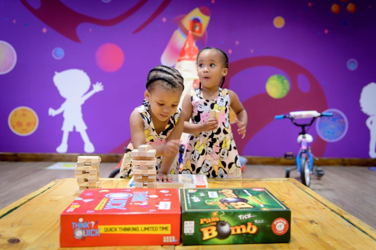 Hotel The Capital Zimbali Ballito Exteriér fotografie Two children playing with board games
